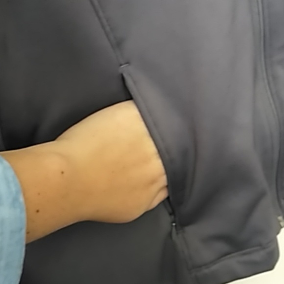 UnderArmour zip up XL - Picture 7 of 7